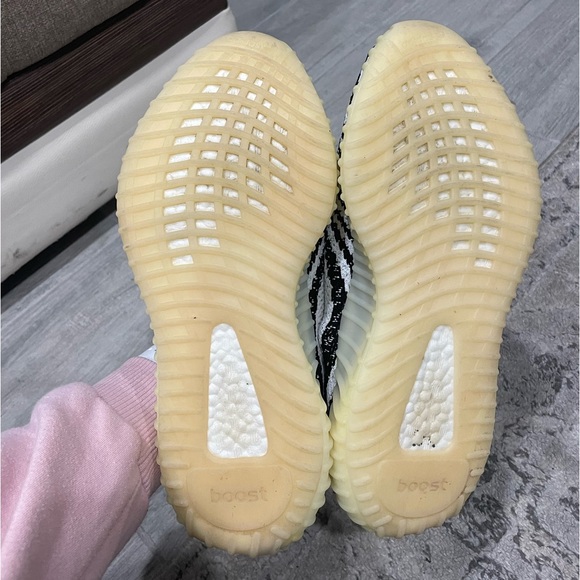 Authentic Yeezy Boost 350 V2 Zebra. Size 8 - Picture 4 of 4